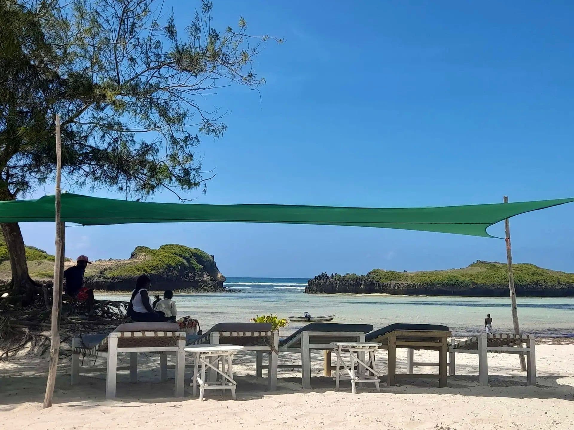 ocean-breeze-beach-watamu-klickenya