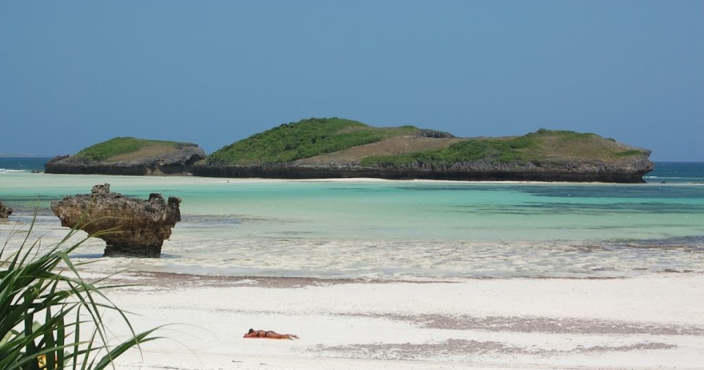 Kibo sea breeze beach